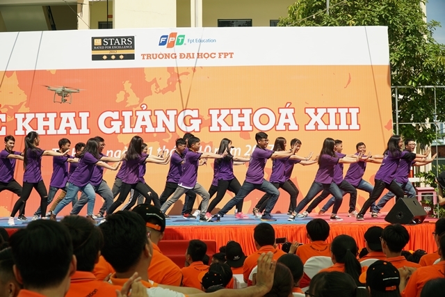 K13 “quẩy” tưng bừng trong ngày hội các CLB – Fcamp 2017