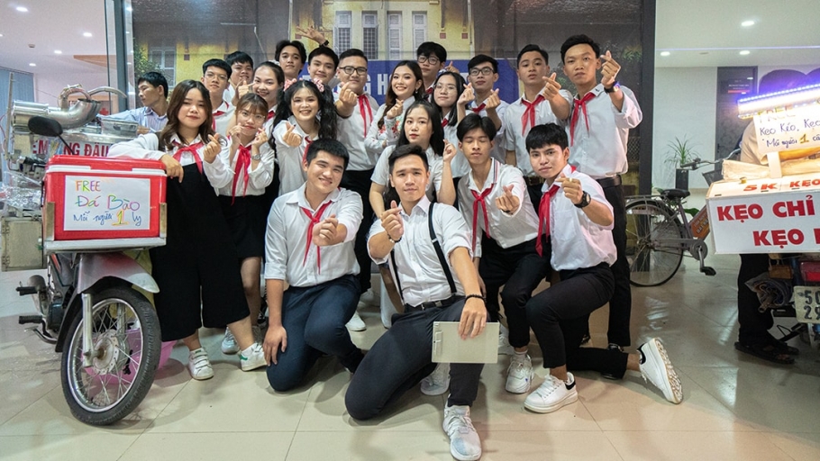 Sinh viên Đại học FPT trở về tuổi thơ với buổi lễ Tôn Vinh “đặc biệt”