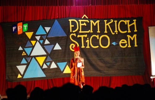 Tân sinh viên K10 hết mình với đêm kịch STICO-eM