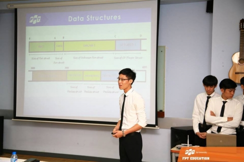 Sinh viên công nghệ Đại học FPT bảo vệ đồ án như thi Shark Tank
