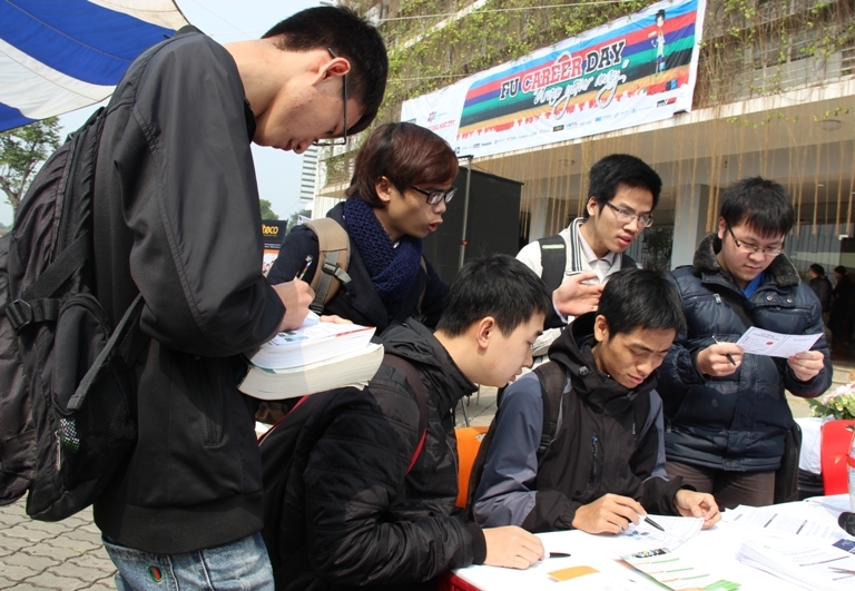 FU Career day trao hàng trăm cơ hội việc làm cho sinh viên