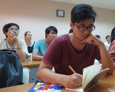 Sinh viên Đại học FPT tìm hiểu về lập trình ứng dụng trong lĩnh vực ô tô