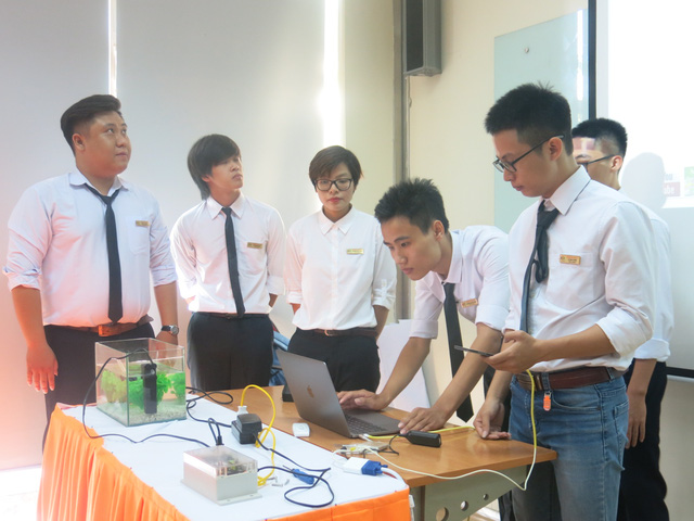 Sinh viên FPT giúp nông dân tưới cây tự động giá rẻ bất ngờ