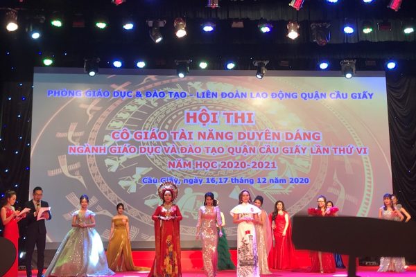 Cô Nguyễn Hương Quỳnh xuất sắc giành giải Nhì cụm THCS tại cuộc thi Giáo viên tài năng duyên dáng Quận Cầu Giấy 2020