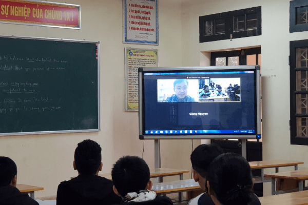 Tấm lòng của một thầy giáo trẻ