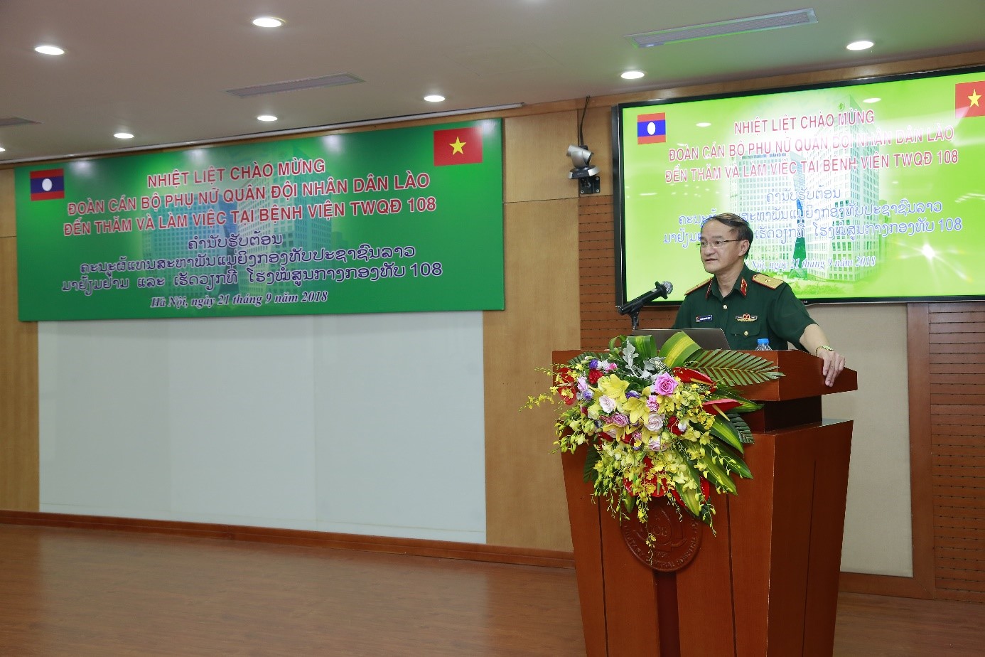 Đoàn cán bộ phụ nữ quân đội nhân dân Lào đến thăm và làm việc tại bệnh viện TWQĐ 108