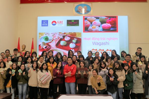 Tổ chức trải nghiệm làm bánh Wagashi cho sinh viên năm 3 ngành Ngôn ngữ Nhật CLC