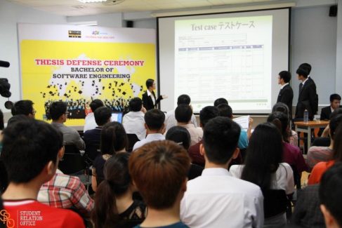 Sinh viên Đại học FPT chuẩn bị bảo vệ đồ án tốt nghiệp