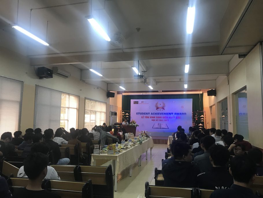 Tôn vinh, khen thưởng hơn 360 sinh viên trong Lễ tổng kết học kỳ Fall 2017