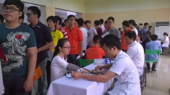 Sinh viên Khóa 10 khám sức khỏe đầu năm học