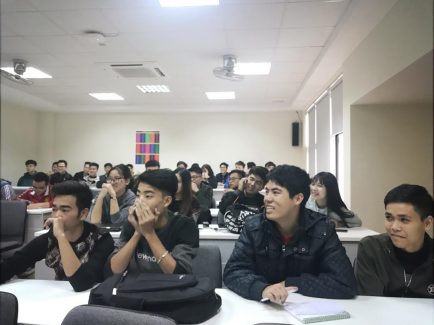 Sinh viên ĐH FPT hào hứng học Quản lý tài chính cá nhân