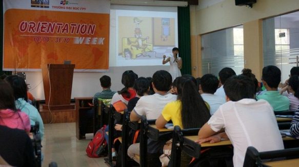 Tân sinh viên K10 tìm hiểu về kỹ năng học tập đại học