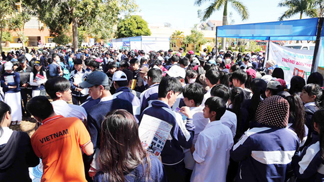 Khai mạc Tư vấn mùa thi 2019: Trải nghiệm thực tế ảo tại gian hàng triển lãm