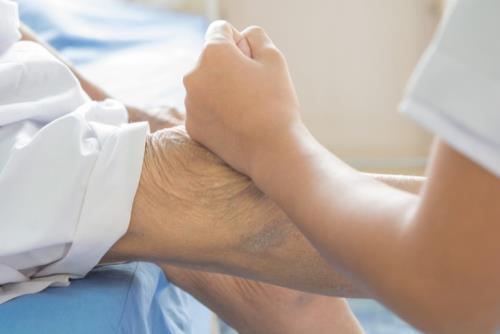 Cứng khớp - Không thể xem thường khi ở tuổi trung niên