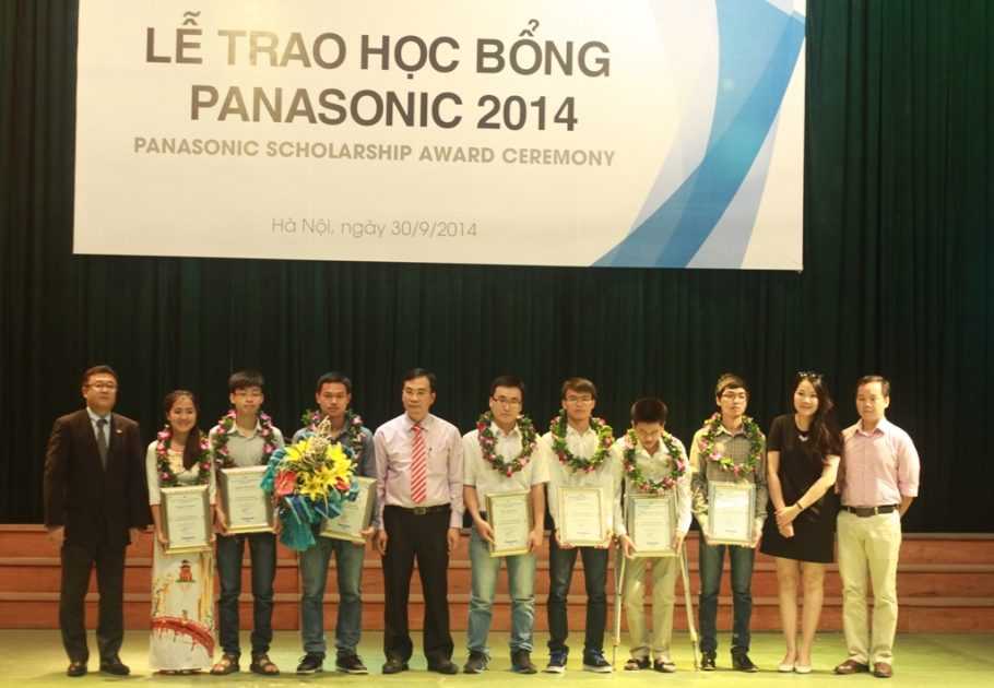 Sinh viên Đại học FPT nhận học bổng bậc đại học của Panasonic Việt Nam