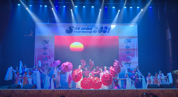 Rực rỡ sắc màu Chuyên Ngoại ngữ năm 2021