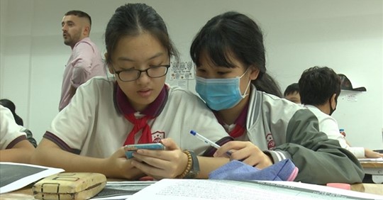 Trải nghiệm giờ học được sử dụng điện thoại thông minh của học sinh THCS Ngoại ngữ