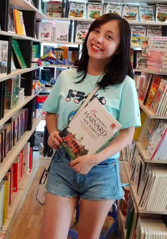 Điểm danh những cô giáo “thần tiên tỉ tỉ” khiến sinh viên ngồi kín giảng đường mỗi giờ lên lớp