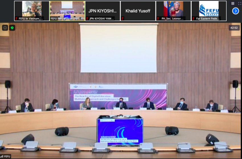 Hiệu trưởng Đỗ Tuấn Minh phát biểu tại hội nghị APEC CCHE’20