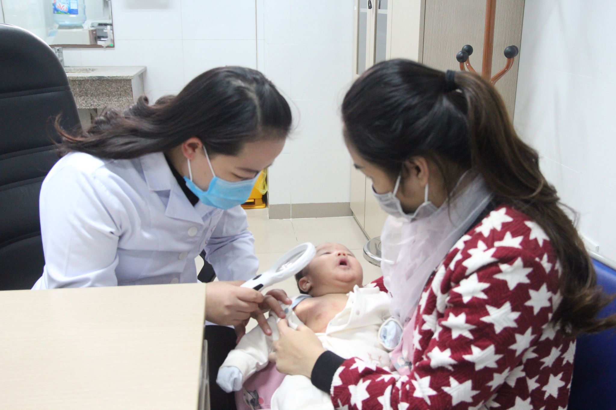 Tắm giữa mùa đông giá rét thế nào để tránh đột quỵ và các bệnh về da?