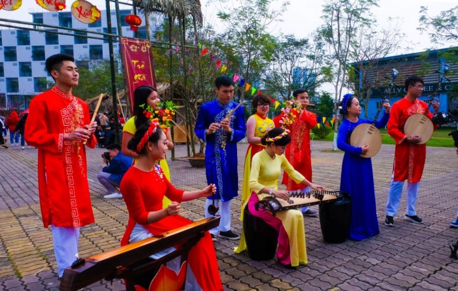 Chợ Tết dân gian “Nét Xưa” mang xuân Mậu Tuất về FPTU Hòa Lạc