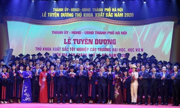 2 ULIS-er góp mặt tại Lễ tuyên dương các thủ khoa xuất sắc tốt nghiệp các trường đại học, học viện năm 2020