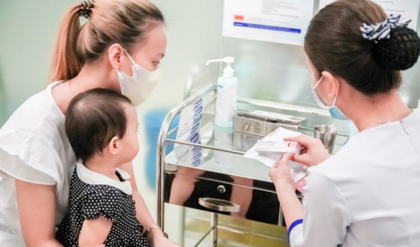 Tiêm phòng cho trẻ là biện pháp phòng bệnh hữu hiệu nhất (ảnh minh họa).