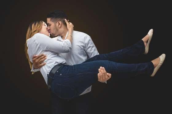 Những bệnh có thể lây truyền qua nụ hôn