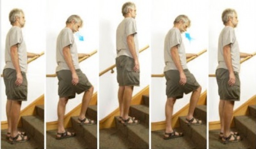 Tập đi cầu thang kết hợp thở chúm môi.
