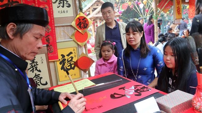 Đã tới lúc ông bà hội nhập cùng con cháu