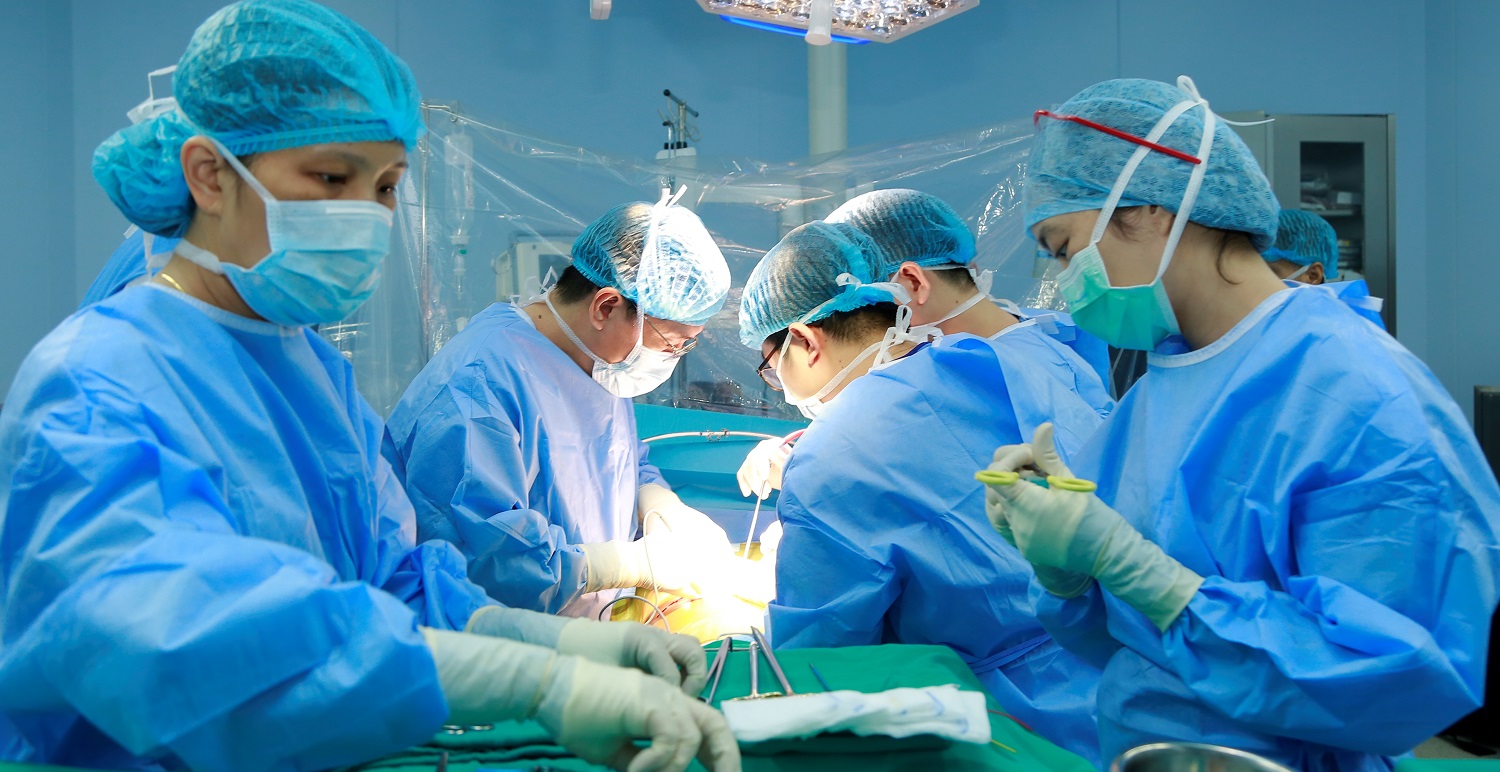 Ca ghép gan cấp cứu từ người cho sống giành sự sống cho nam bệnh nhân