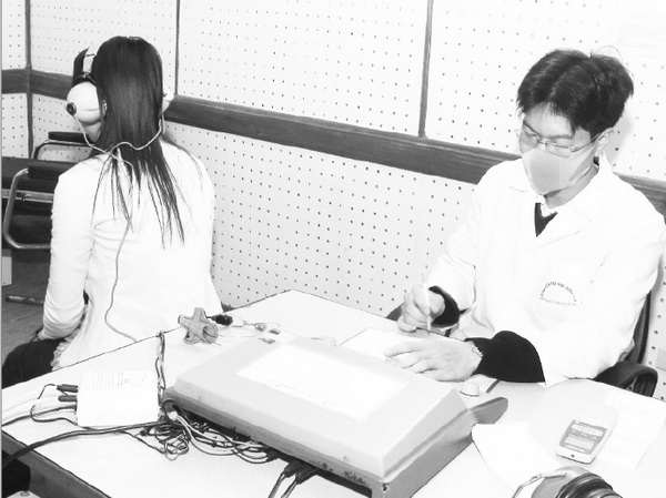 Đột ngột bị điếc, đừng chủ quan