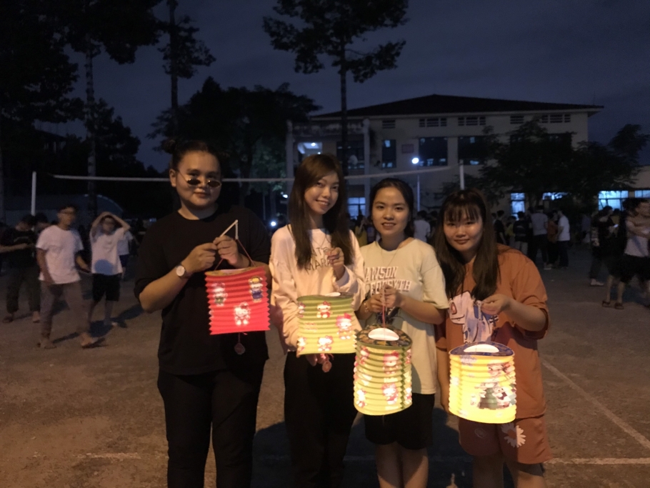 Tân sinh viên K16 lần đầu tiên trải nghiệm “Trung Thu yêu thương” trong Quân khu 7