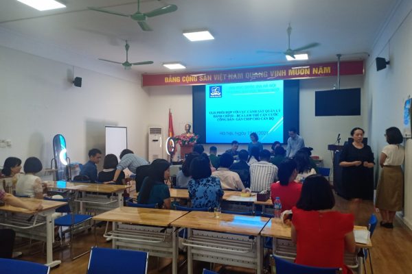 Tổ chức làm thẻ căn cước công dân gắn chip cho cán bộ ngay tại Trường