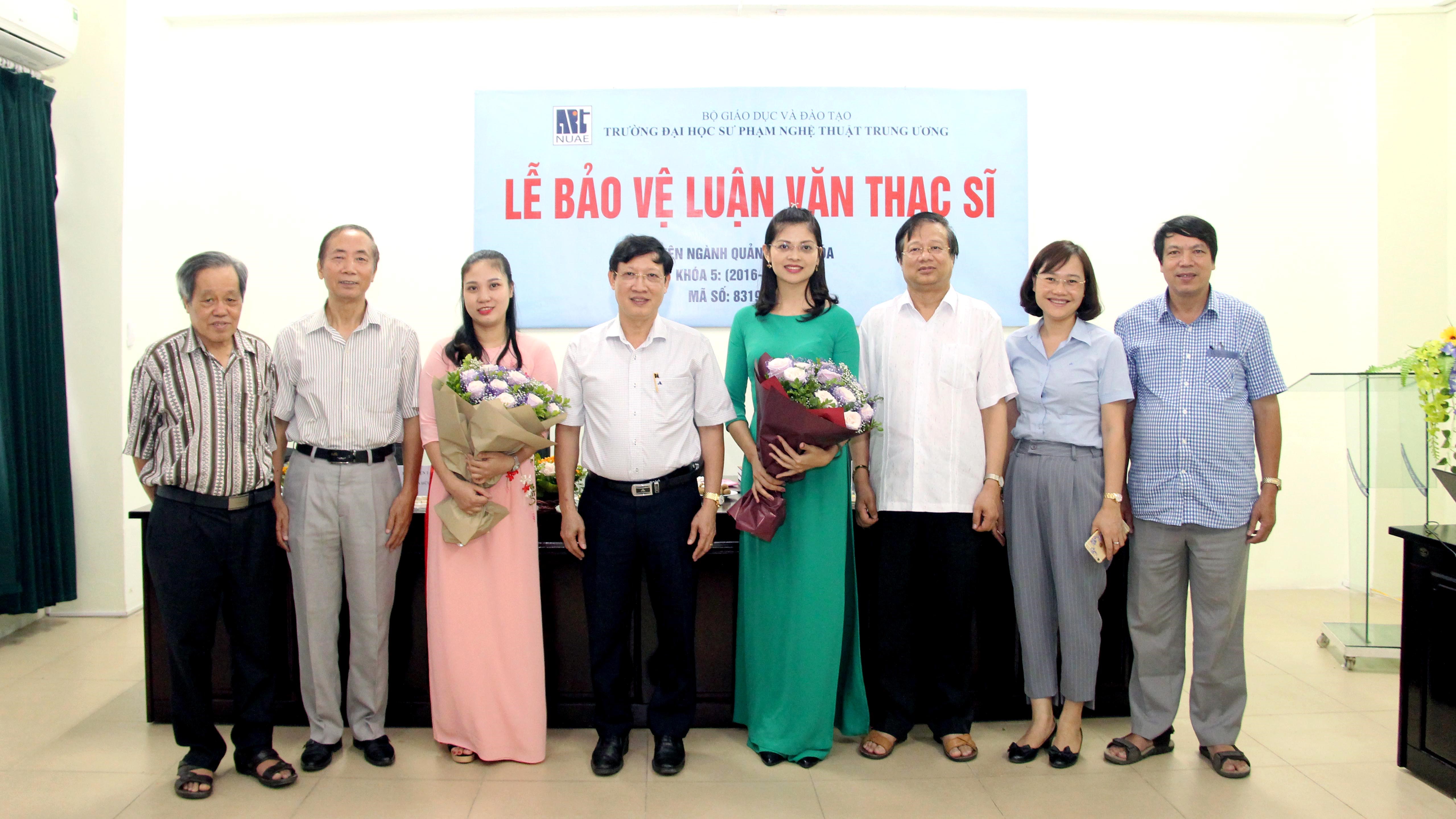 Lễ bảo vệ luận văn của hai học viên Vũ Thị Vân Oanh và Nguyễn Thị Hồng Hạnh, k5 - Chuyên ngành Quản lý Văn hóa