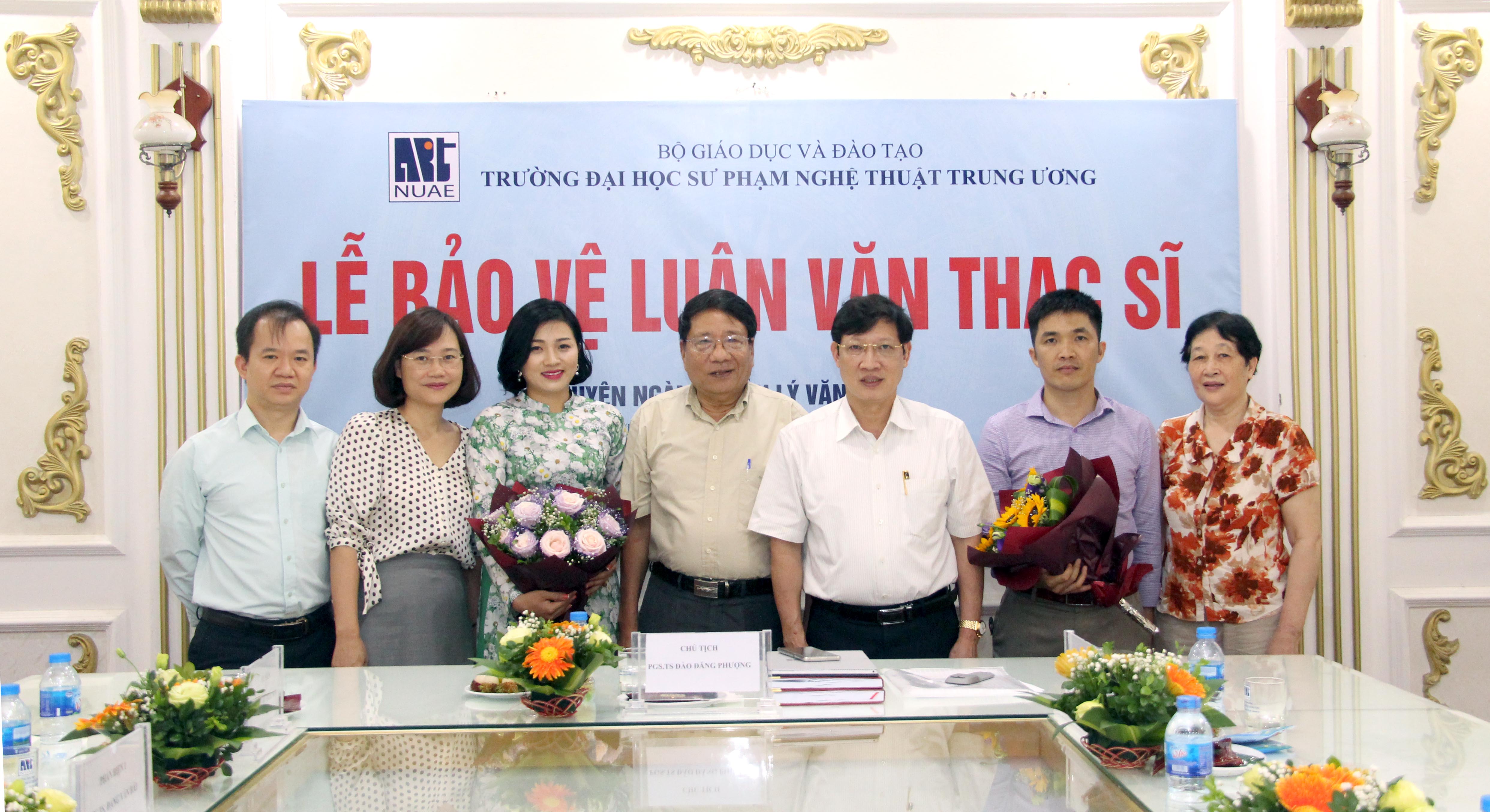 Lễ bảo vệ luận văn của hai học viên Phạm Thị Thu Huyền và Giáp Văn Quý, k5 - Chuyên ngành Quản lý Văn hóa