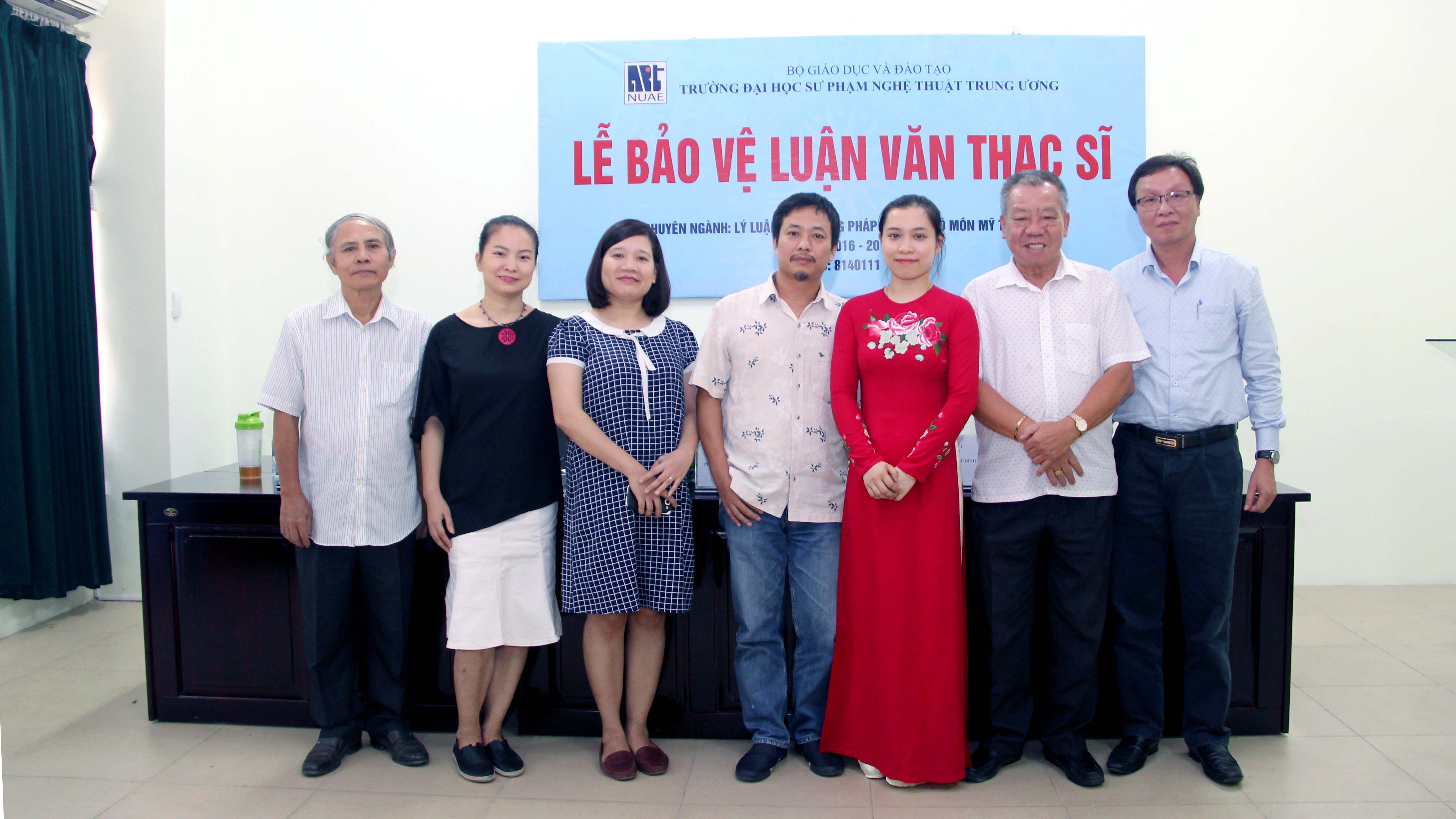 Lễ bảo vệ luận văn của học viên Nguyễn Huyền Trang, k2 - Chuyên ngành Lý luận và Phương pháp dạy học Bộ môn Mỹ thuật