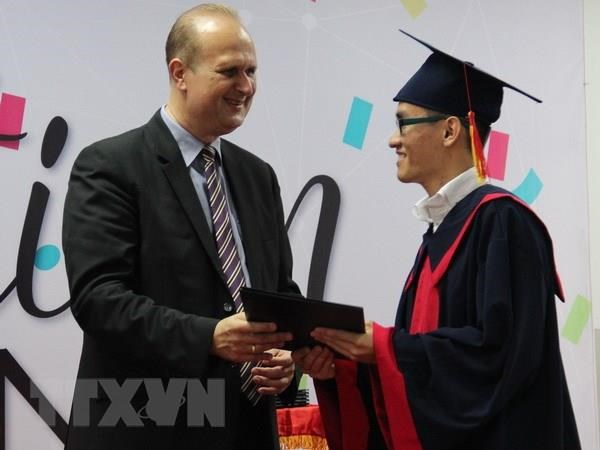 Bộ Giáo dục nói gì về dự định bỏ ghi xếp loại trên bằng đại học?