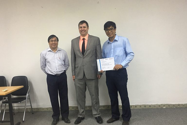 Giảng viên Học viện Công nghệ Bưu chính Viễn thông nhận chứng chỉ  MTT