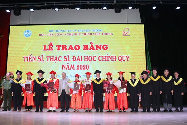 Lễ trao bằng Tiến sĩ, Thạc sĩ, đại học chính quy năm 2020