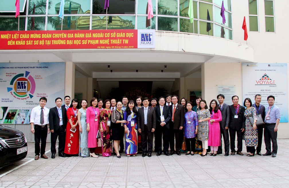 Đoàn chuyên gia đánh giá ngoài khảo sát sơ bộ tại Trường ĐHSP Nghệ thuật TW