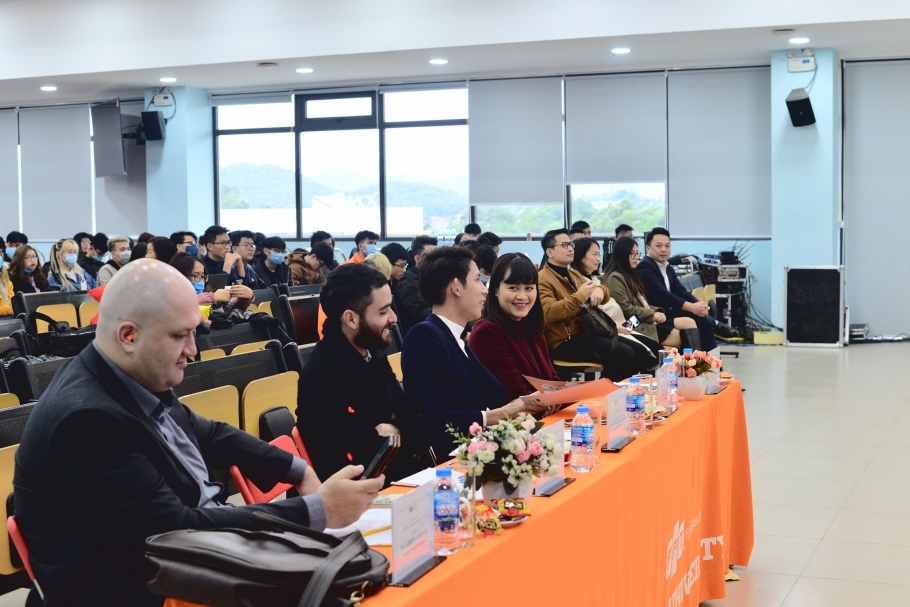 Sinh viên trường F học tiếng Anh bằng Nhạc Kịch – Khi thế giới học thuật bỗng hoá diệu kì