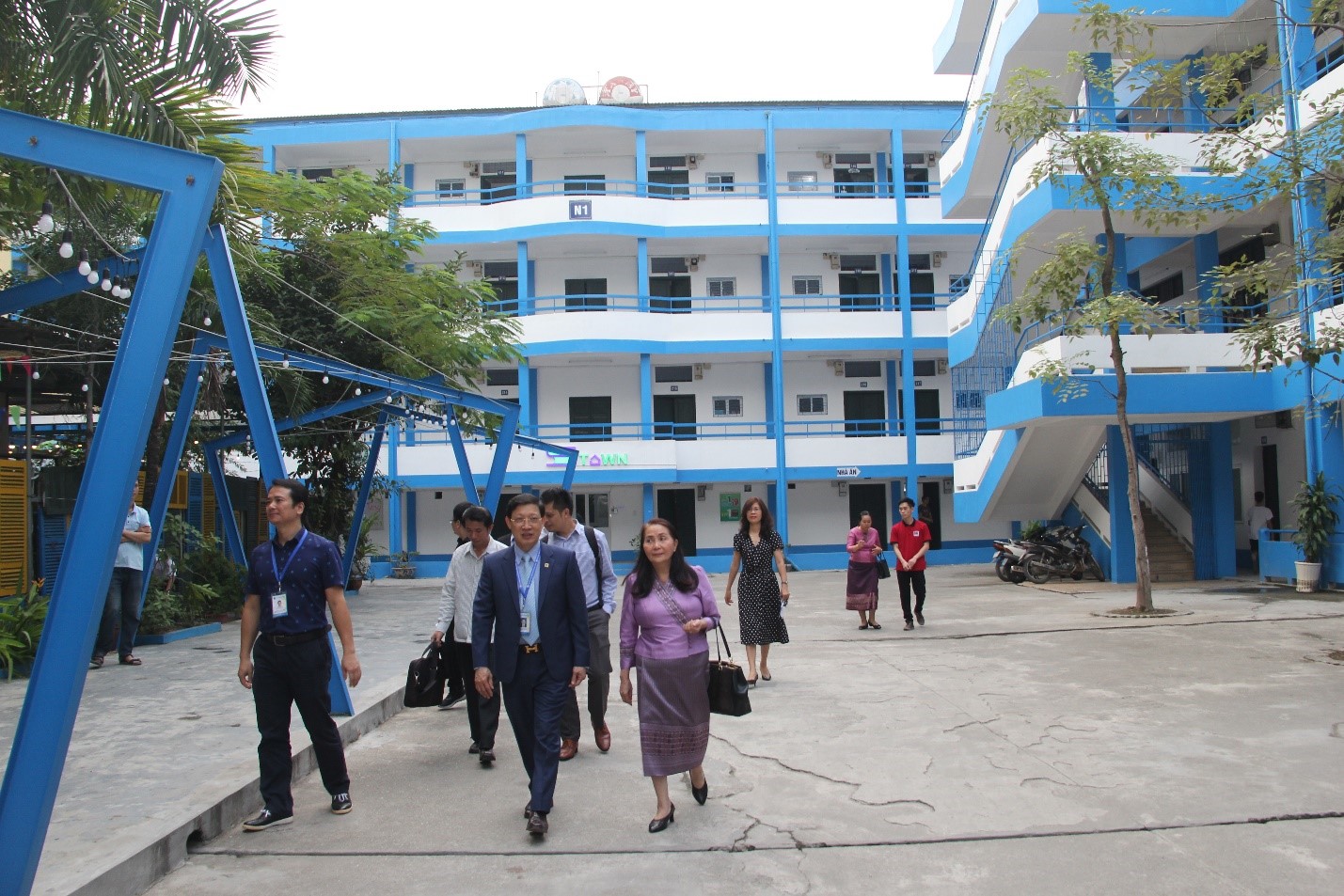 Đoàn công tác Bộ Giáo dục và Thể thao Lào thăm lưu học sinh Lào tại Trường ĐHSP Nghệ thuật TW