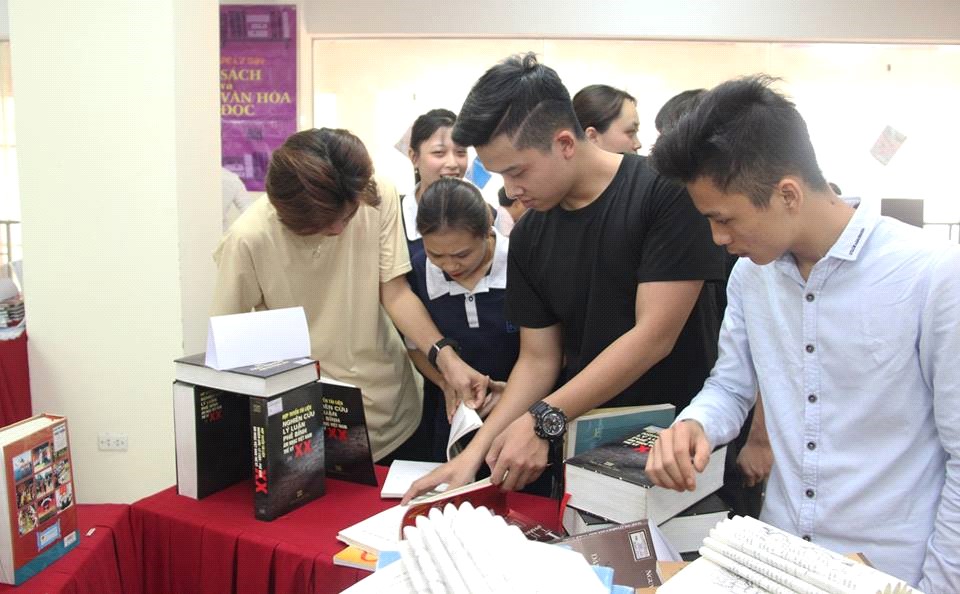 Sôi nổi “Ngày hội sách và Văn hóa đọc” năm 2019  tại Trường ĐHSP Nghệ thuật TW