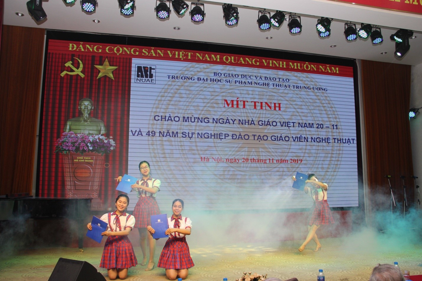 Mít tinh chào mừng ngày Nhà giáo Việt Nam 20/11 và 49 năm Sự nghiệp đào tạo giáo viên Nghệ thuật