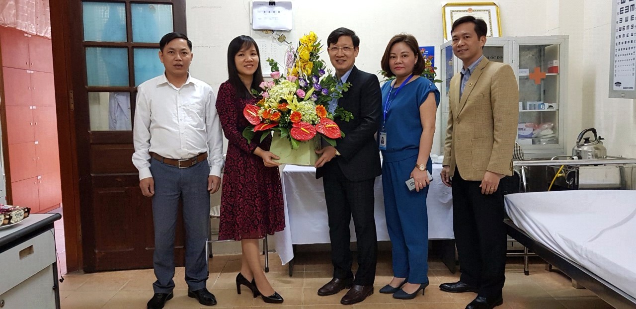 Lãnh đạo trường ĐHSP Nghệ thuật Trung ương chúc mừng Ngày Thầy thuốc Việt Nam