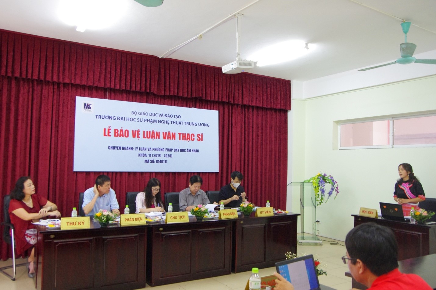 Lễ bảo vệ luận văn của học viên Sùng Y Dua (K8) - chuyên ngành Lý luận và Phương pháp dạy học Âm nhạc