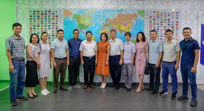 Lãnh đạo Thư viện Đại học Thái Nguyên và Trường đại học thương mại đến tham quan và học tập mô hình Thư viện Đại học Tôn Đức Thắng