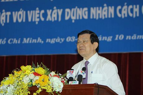 Văn học nghệ thuật cần thúc đẩy con người vươn tới sự hoàn thiện