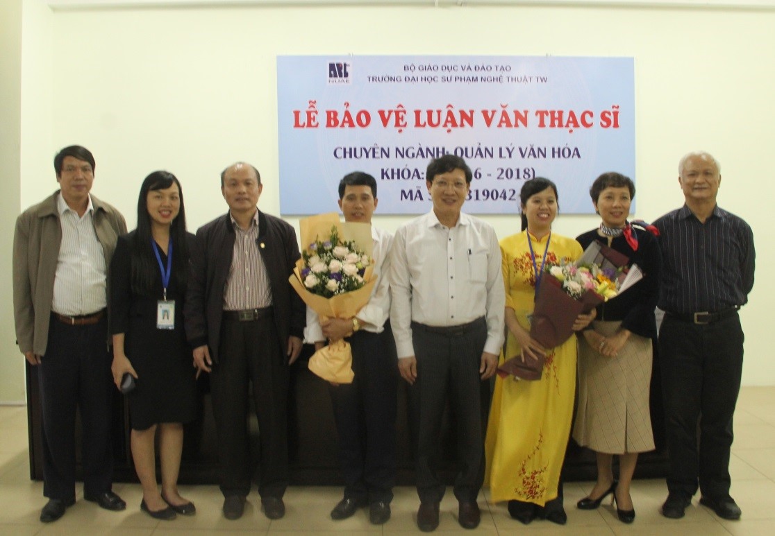 Lễ bảo vệ luận văn của hai học viên Nguyễn Doãn Đài   và Nguyễn Thị Oanh (K6) - Chuyên ngành Quản lý văn hóa